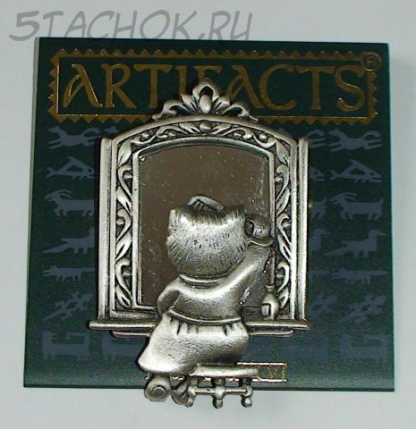 Брошь "Маленькая Кошечка причесывается перед зеркалом" под олово