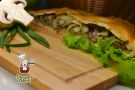 пирог из слоеного теста с картофелем и грибами