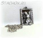 Колье "Зая у зеркала" под олово