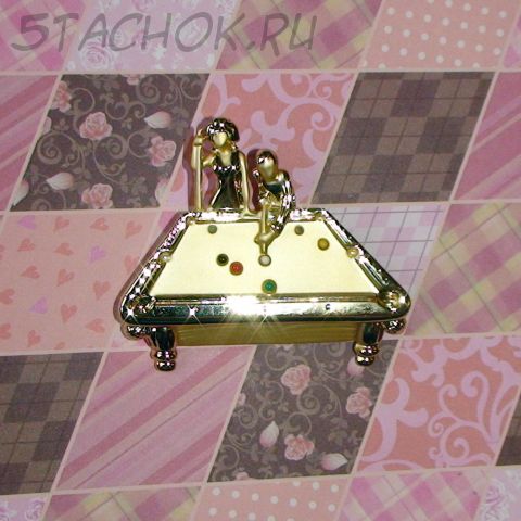 Брошь "Игра в бильярд" под золото, эмаль