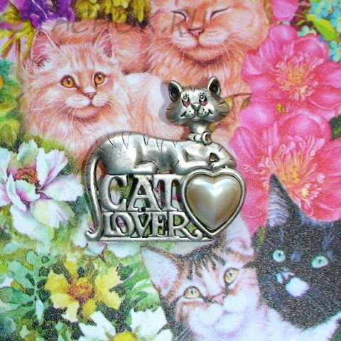 Брошь "Любитель кошек" под черненое серебро, перламутр