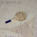 Брошь "Теннисная/бадминтонная ракетка" под золото,эмаль,стразы