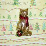 Брошь "Кот с шарфом и мячиком" под античное золото, эмаль