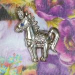 Брошь "Цирковой пони" под серебро, стразы