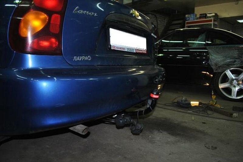 Фаркоп BOSAL-ORIS Daewoo Lanos седан 1997/5-, Daewoo Sens седан 1997/5-, Chevrolet Lanos седан 1997/5-, ZAZ SENS 2009-, ZAZ Chance седан 2009- необходима подрезка бампера. Тип шара: A. Нагрузки: 1100/50 кг - 5206-A Bosal