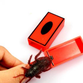 Прыгающий таракан Jumping Cockroach