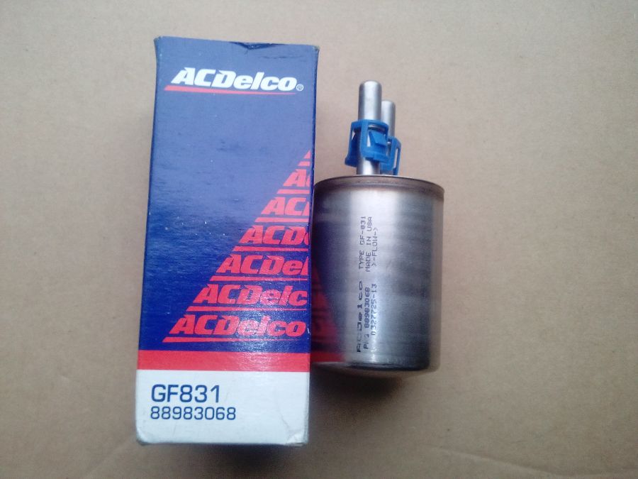 Фильтр топливный CHEVROLET Trailblazer '02-'06, GMC Envoy '02-'04, HUMMER H2 '03- 88983068 GF831 AC Delco