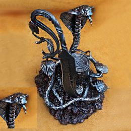 Изделие ручной ковки - Подставка для ножа "Змея"