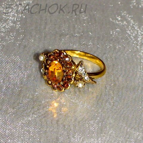 Кольцо оранжево-белое под золото