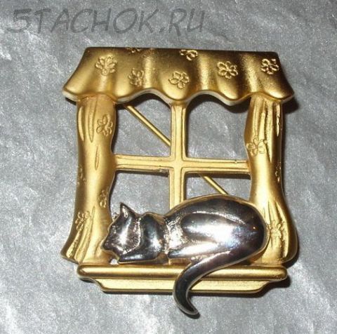 Брошь "Кошка на окошке" под золото и серебро