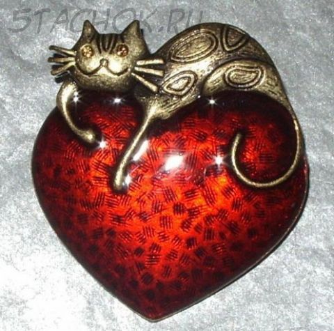 Брошь "Кошечка на сердце" под бронзу/ювелирная эмаль