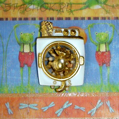 Брошь "Кот в стиральной машине" под золото