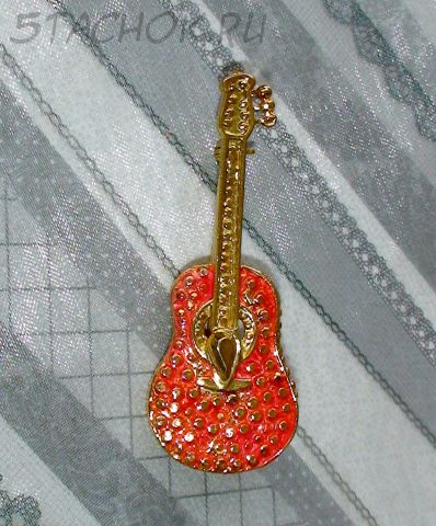 Брошь "Акустическая гитара" под золото, эмаль