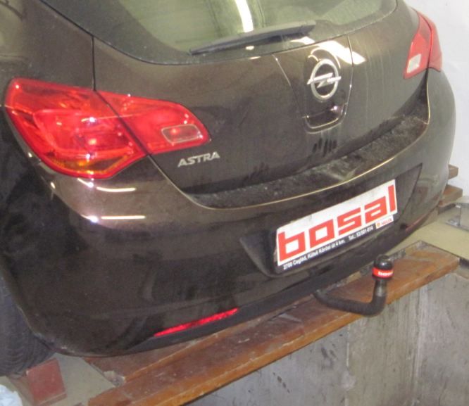 Фаркоп BOSAL-ORIS Opel Astra J хетчбек 2009/09-2015 необходима подрезка бампера. Тип шара: A. Нагрузки: 1300/50 кг (без электрики в комплекте) - 1178-A Bosal