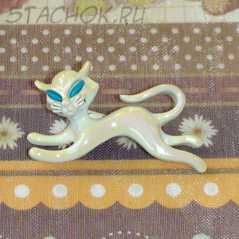 Брошь "Киса-инопланетянка" эмаль