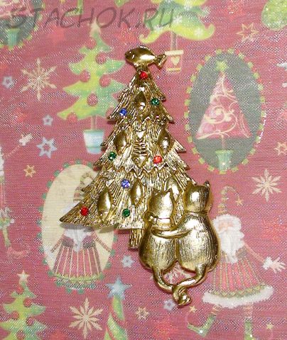 Брошь "Котики у елочки" под золото, сваровски