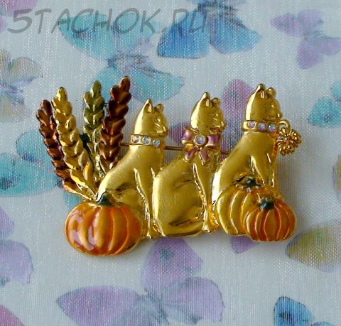 Брошь "Кошки и урожай" под золото, эмаль, стразы