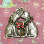 Брошь "Влюбленные котики на Новый год" под олово, эмаль, стразы