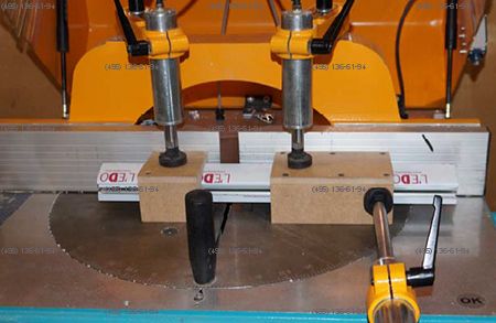 Резка комплекта профилей на 1 световой короб на профессиональном оборудовании