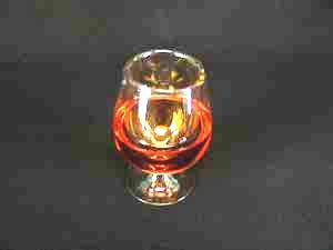 Бокал бренди - вино из него не выливается, но из бокала можно пить