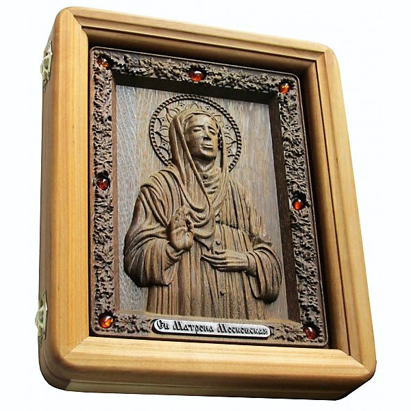 Резная икона Блаженная старица Матрона Московская на натуральном мореном дубе, инкрустированная янтарем (18*23 см, Россия)