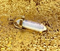 Маятник из лунного камня