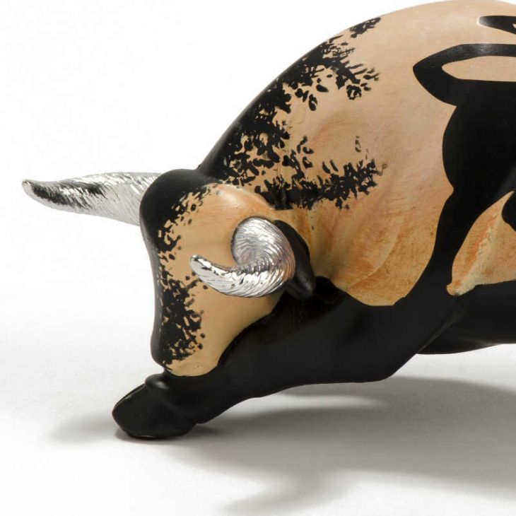 Коллекционная статуэтка из испанской коллекции -  711009 "Бык большой №009"