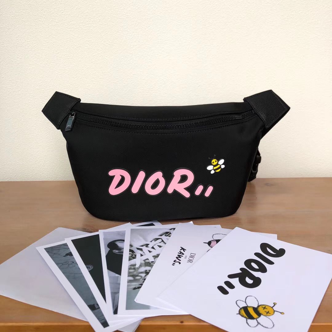 Поясная сумка Dior and Kaws