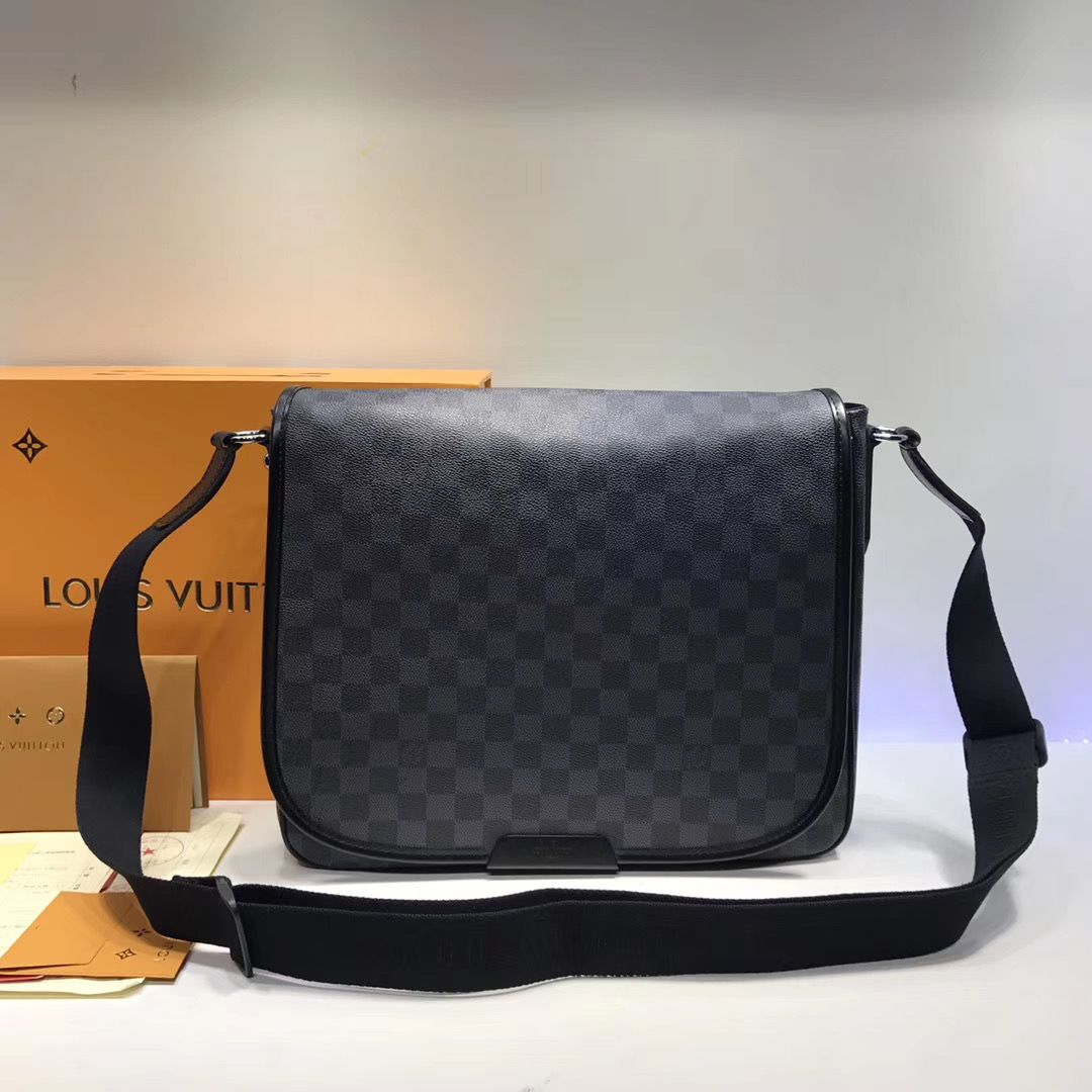 Сумка мессенджер Louis Vuitton Daniel