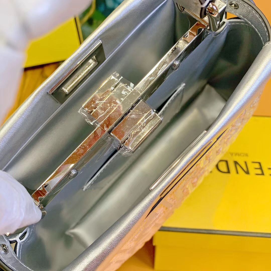 Сумка FENDI Peek-a-boo 23 cm