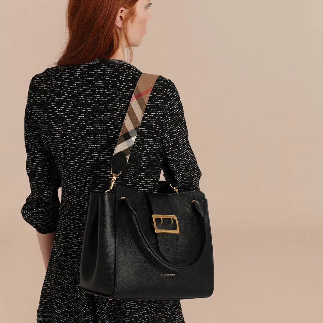 Сумка Burberry The Buckle