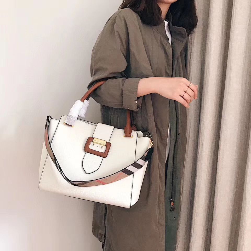 Сумка Burberry The Buckle