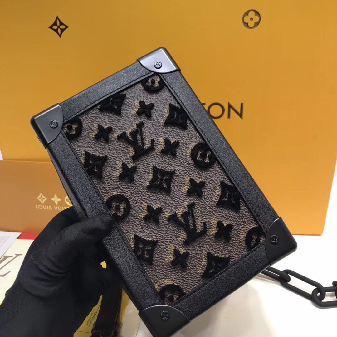 Клатч Louis Vuitton Soft Trunk