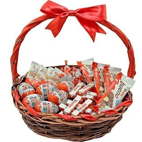 Корзина со сладостями