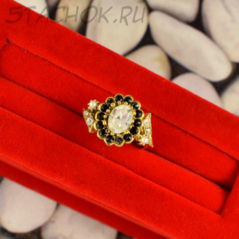 Кольцо с белым камнем (США)