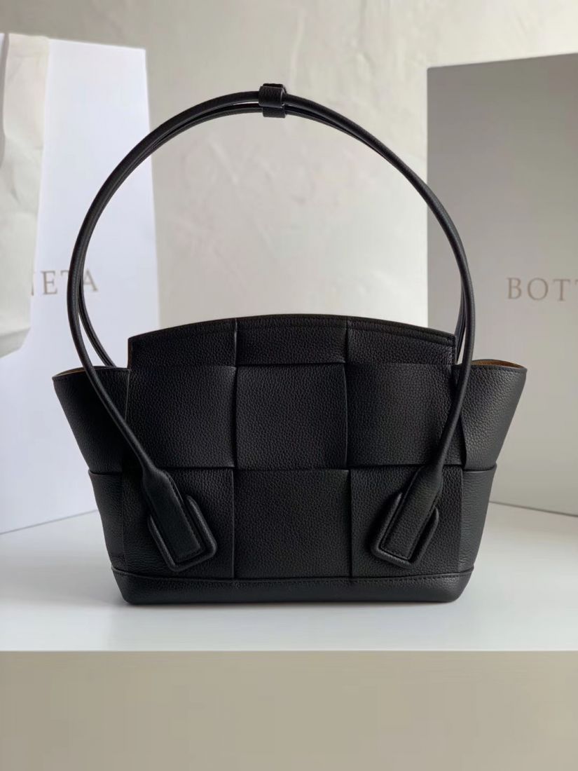 Bottega Veneta Arco 33 cm