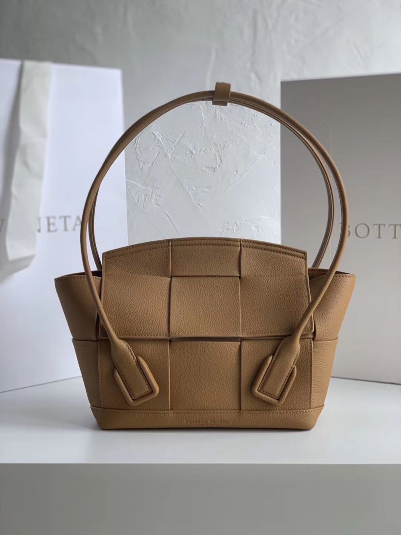 Bottega Veneta Arco 33 cm