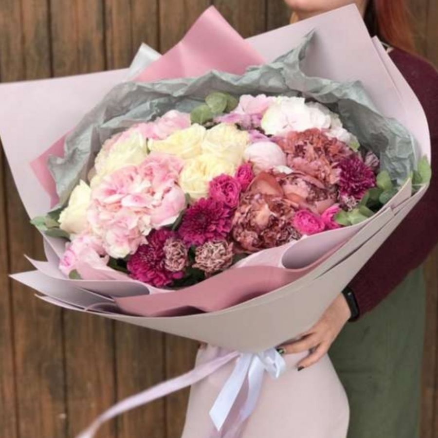 Скромная улыбка