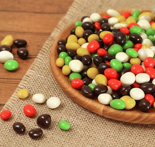 Арахис в цветной шоколадной глазури