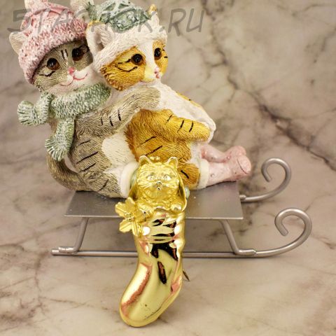 Брошь "Кошачий новогодний подарочек" (AJC США)