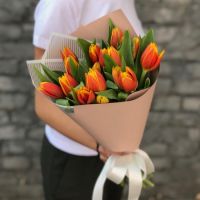 Букет огненных тюльпанов