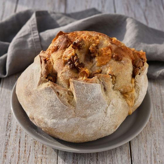 Хлеб Тартин с пармезаном и грецким орехом