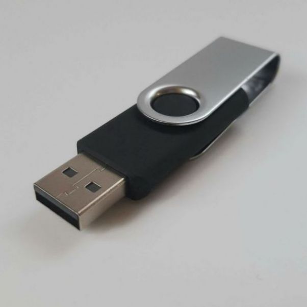 Флешки Twist 8 Gb черные