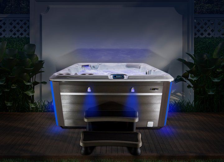 Квадратный СПА бассейн с 50 форсунками Hydropool Self Cleaning 695 Platinum 213х213 ФОТО