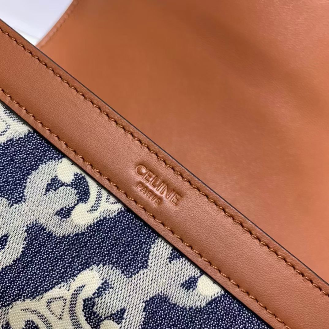 Celine Triomphe Canvas 18,5 cm