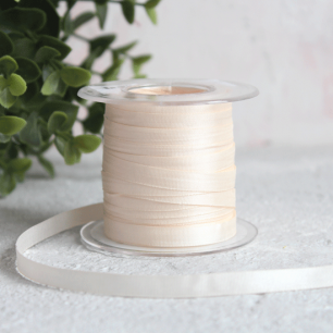 Шелковая лента MAJESTIK молочная №102, 7 мм., искусственная