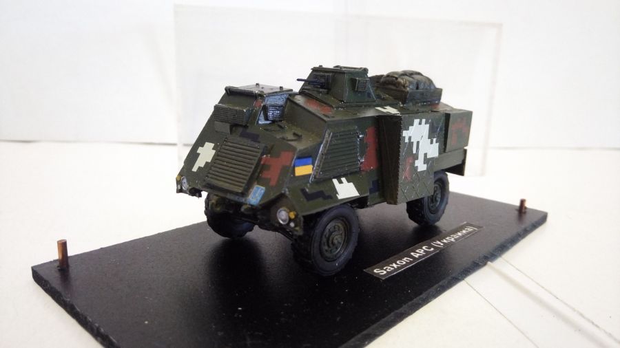 Украинский БТР Saxon APC (1/72)