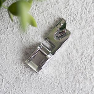 Лапка швейной машины для подрубки краев изделий