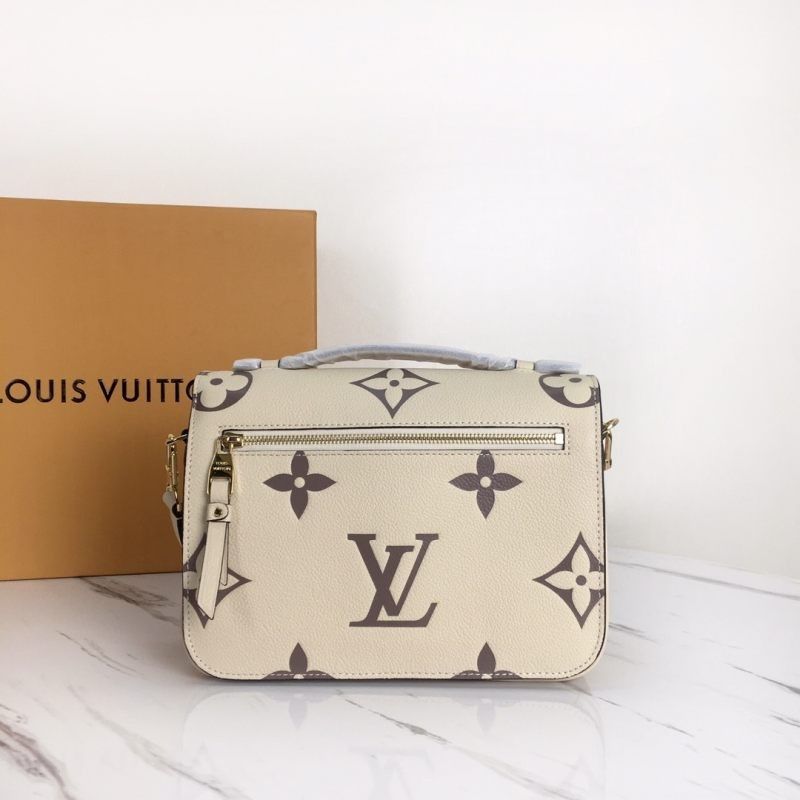 Louis Vuitton 26 x 20 x 12