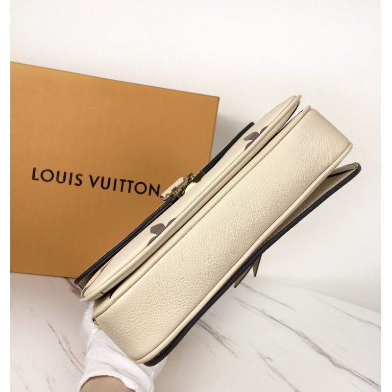 Louis Vuitton 26 x 20 x 12